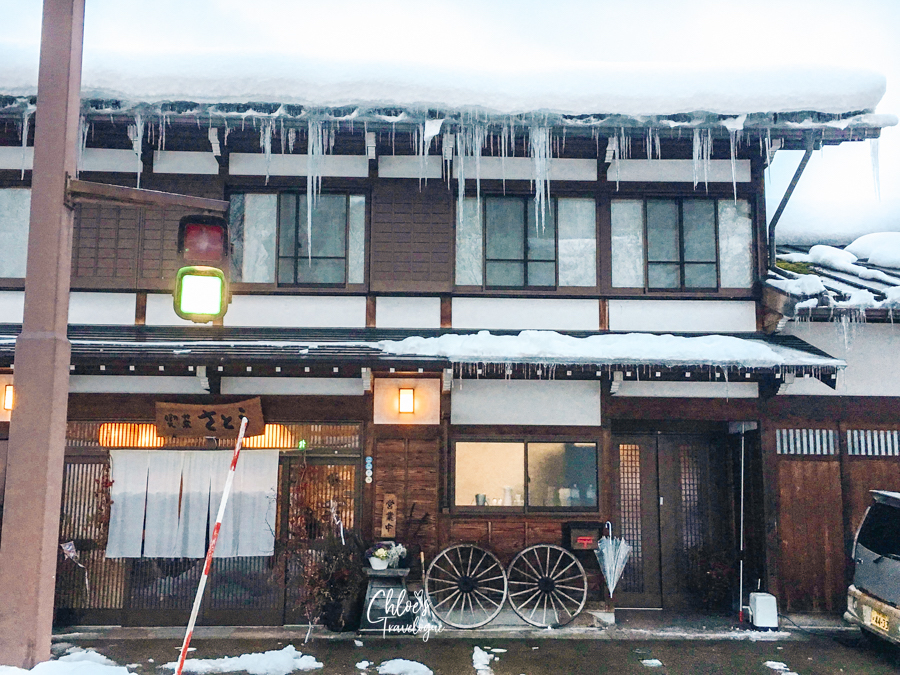 https://chloestravelogue.com/winter-in-japan-shirakawago-winter-light-up/shirakawago-gassho-village-23-2/